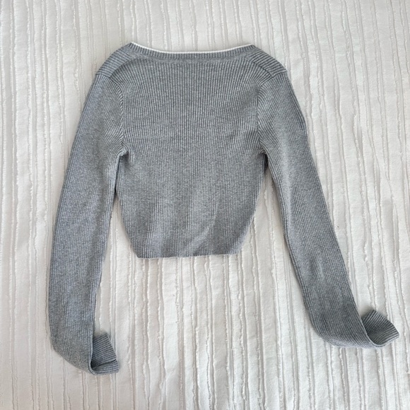 Brandy Melville Gray Ribbed Long Sleeve Top - Picture 4 of 5